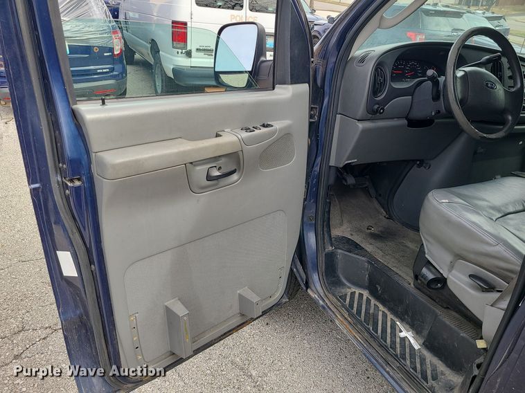 image for item LH9915 2006 Ford E350 Super Duty  van