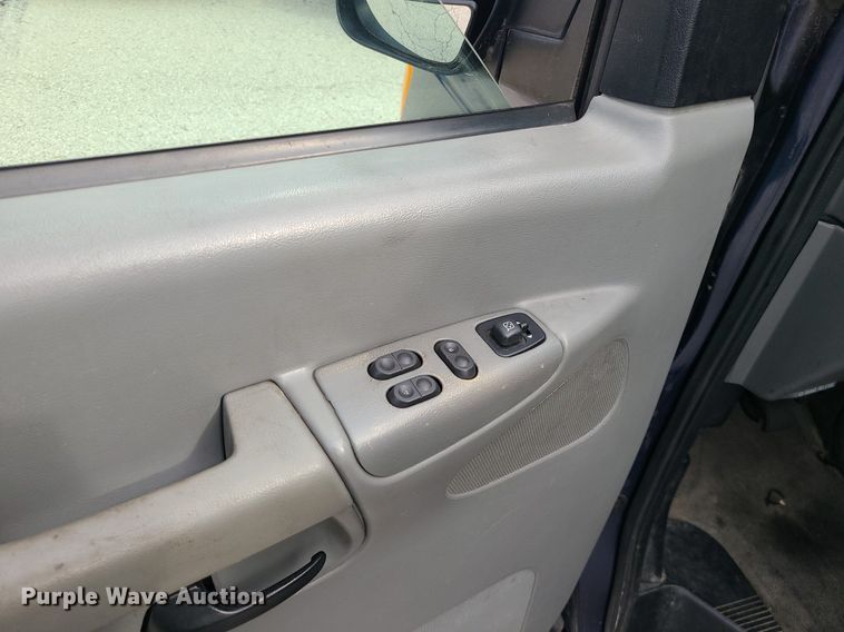 image for item LH9915 2006 Ford E350 Super Duty  van