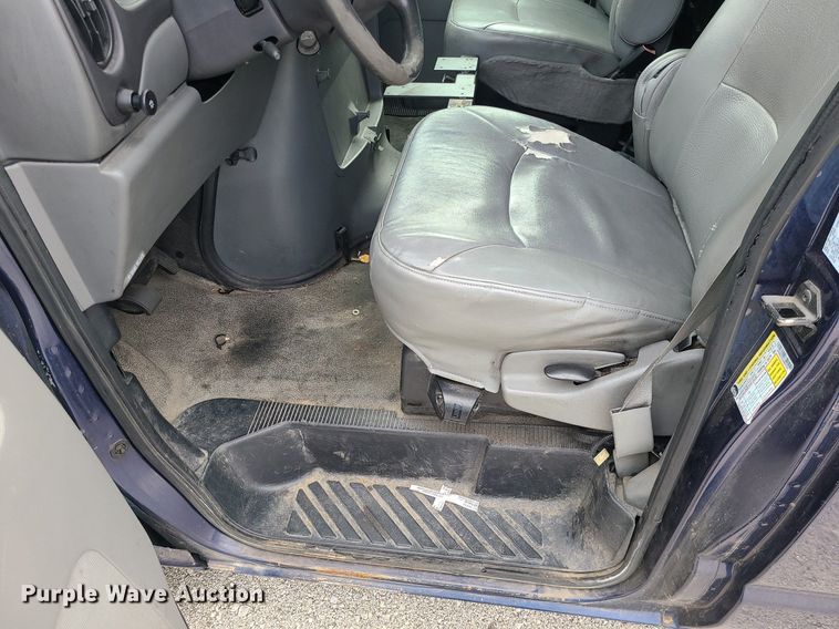 image for item LH9915 2006 Ford E350 Super Duty  van