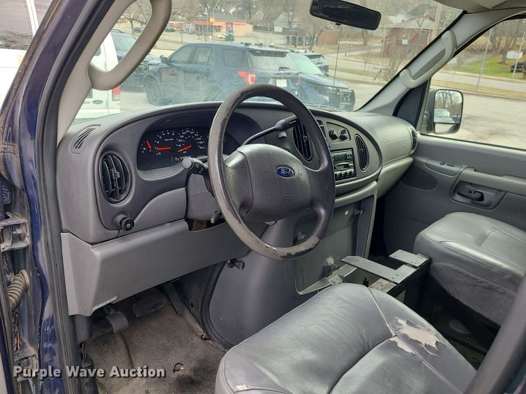 image for item LH9915 2006 Ford E350 Super Duty  van