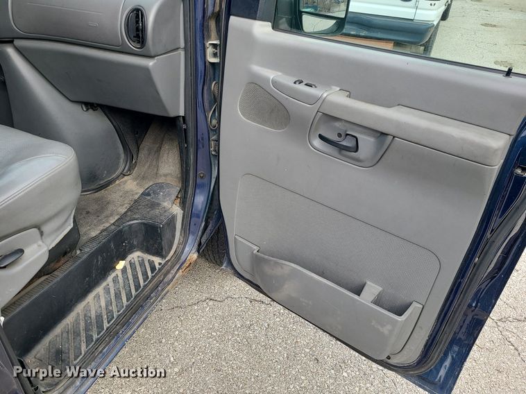 image for item LH9915 2006 Ford E350 Super Duty  van