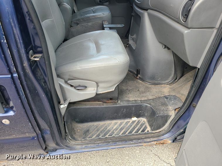 image for item LH9915 2006 Ford E350 Super Duty  van
