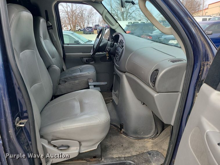 image for item LH9915 2006 Ford E350 Super Duty  van