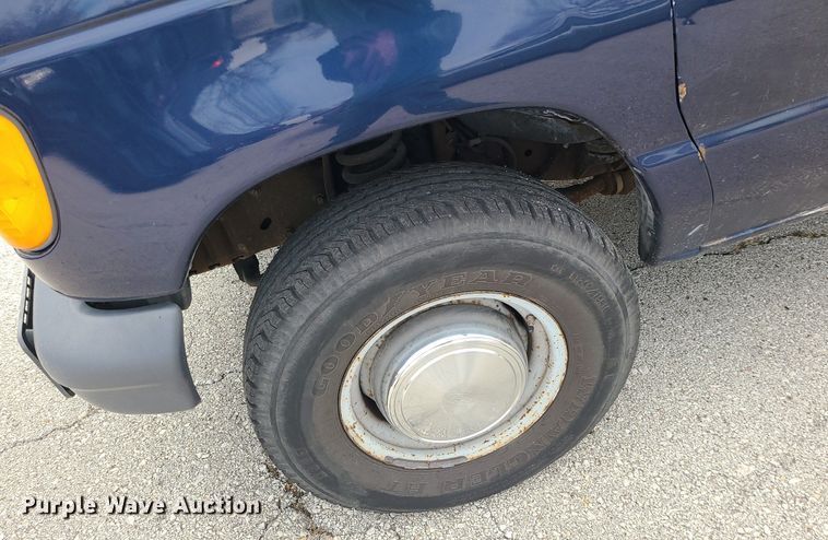 image for item LH9915 2006 Ford E350 Super Duty  van