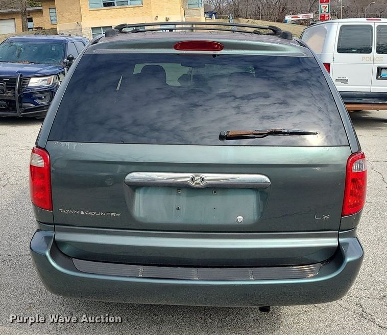 image for item LH9916 2003 Chrysler Town & Country LX  van