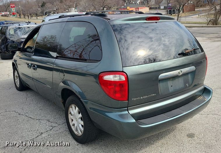 image for item LH9916 2003 Chrysler Town & Country LX  van