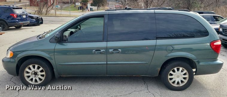 image for item LH9916 2003 Chrysler Town & Country LX  van