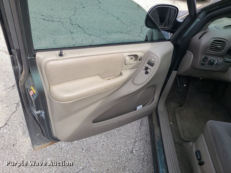 image for item LH9916 2003 Chrysler Town & Country LX  van