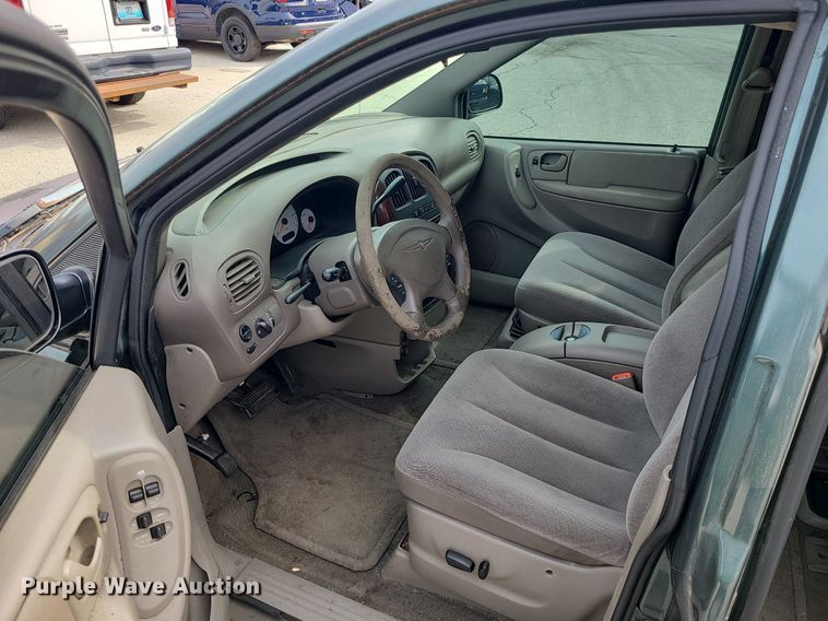 image for item LH9916 2003 Chrysler Town & Country LX  van