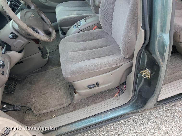 image for item LH9916 2003 Chrysler Town & Country LX  van