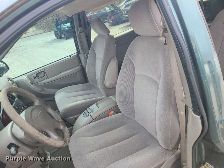 image for item LH9916 2003 Chrysler Town & Country LX  van