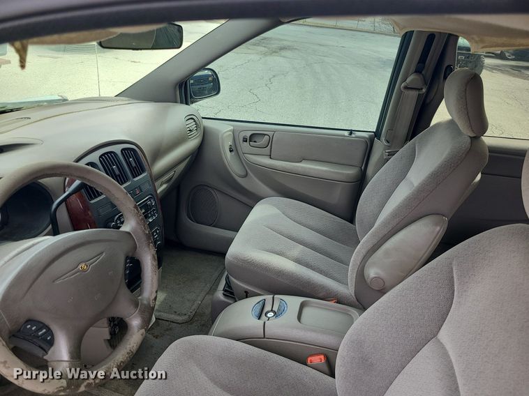 image for item LH9916 2003 Chrysler Town & Country LX  van