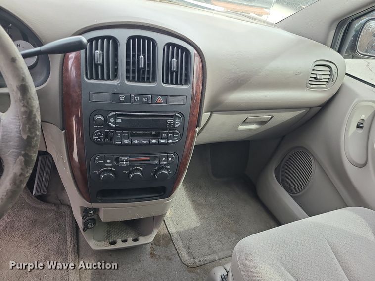 image for item LH9916 2003 Chrysler Town & Country LX  van