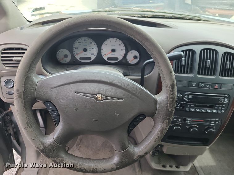 image for item LH9916 2003 Chrysler Town & Country LX  van