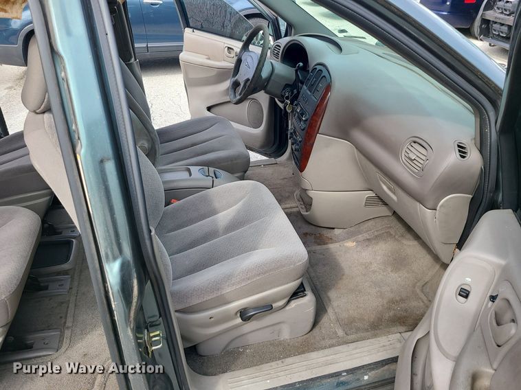 image for item LH9916 2003 Chrysler Town & Country LX  van