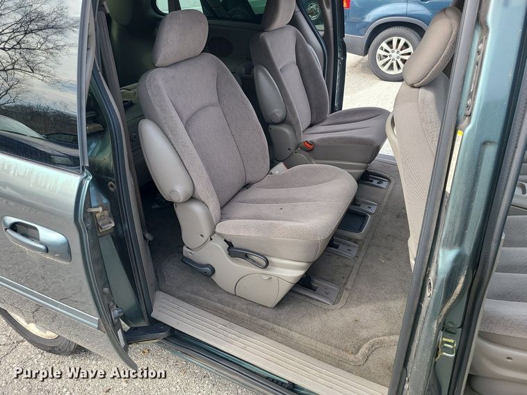 image for item LH9916 2003 Chrysler Town & Country LX  van