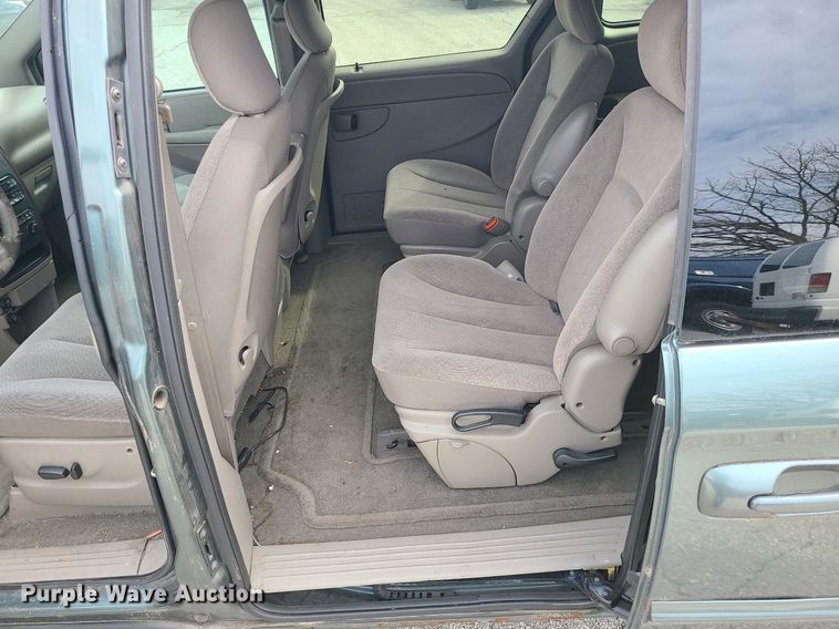 image for item LH9916 2003 Chrysler Town & Country LX  van