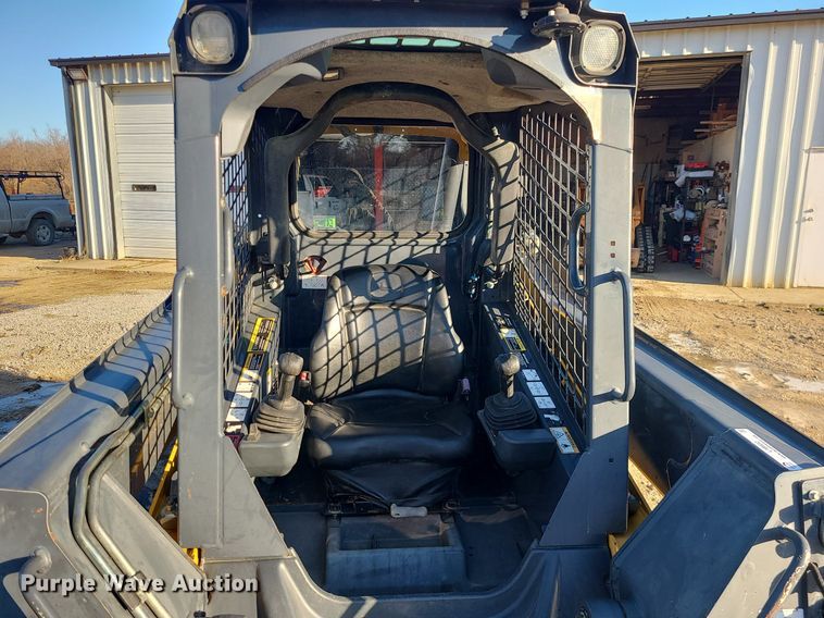 image for item LH9932 2014 John Deere 320E  skid steer loader