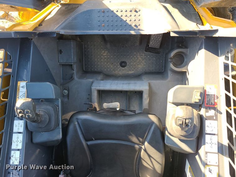 image for item LH9932 2014 John Deere 320E  skid steer loader