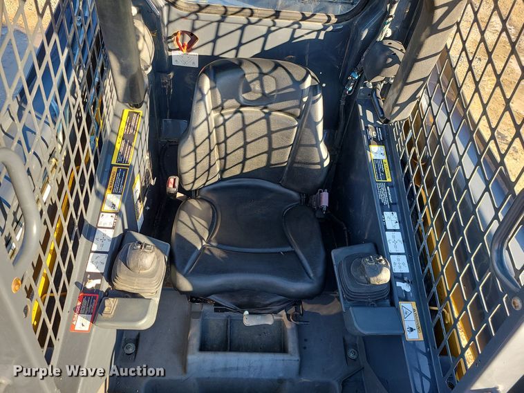 image for item LH9932 2014 John Deere 320E  skid steer loader