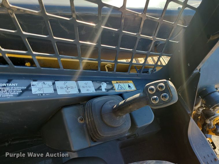 image for item LH9932 2014 John Deere 320E  skid steer loader