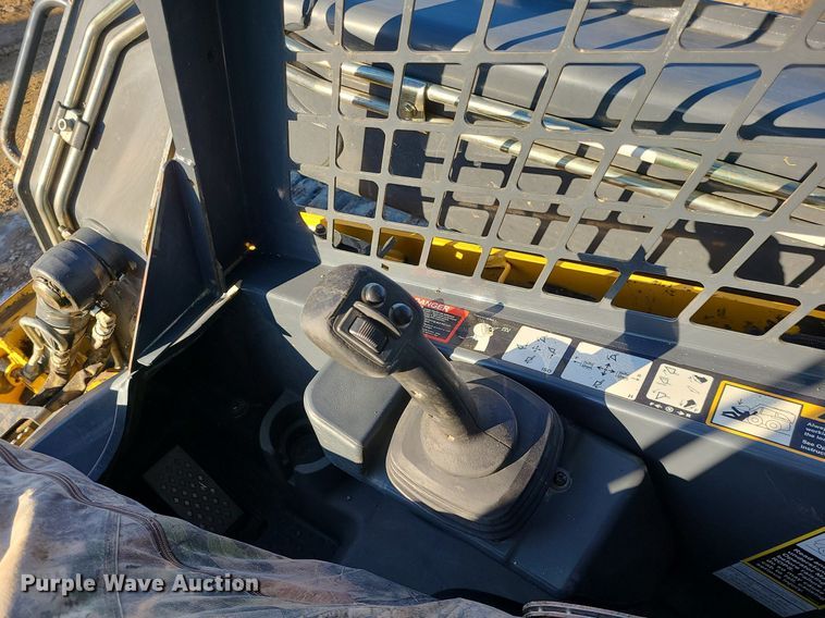 image for item LH9932 2014 John Deere 320E  skid steer loader