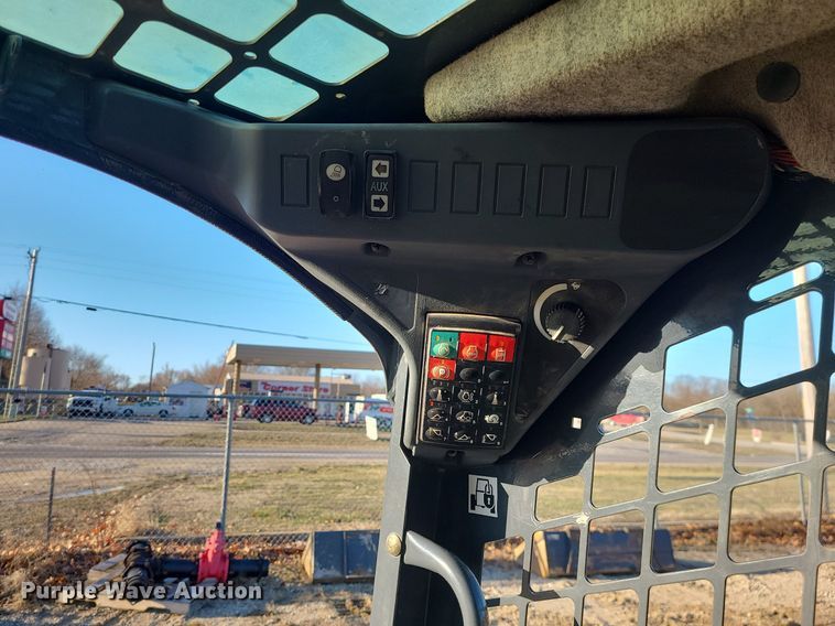 image for item LH9932 2014 John Deere 320E  skid steer loader