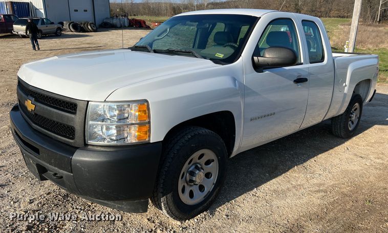 image for item LI9542 2013 Chevrolet Silverado 1500  Ext. Cab pickup truck
