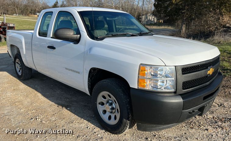 image for item LI9542 2013 Chevrolet Silverado 1500  Ext. Cab pickup truck