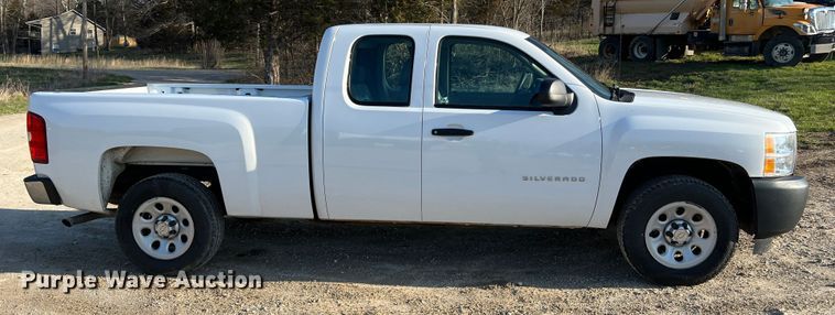 image for item LI9542 2013 Chevrolet Silverado 1500  Ext. Cab pickup truck