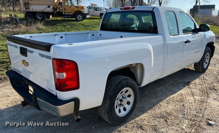 image for item LI9542 2013 Chevrolet Silverado 1500  Ext. Cab pickup truck