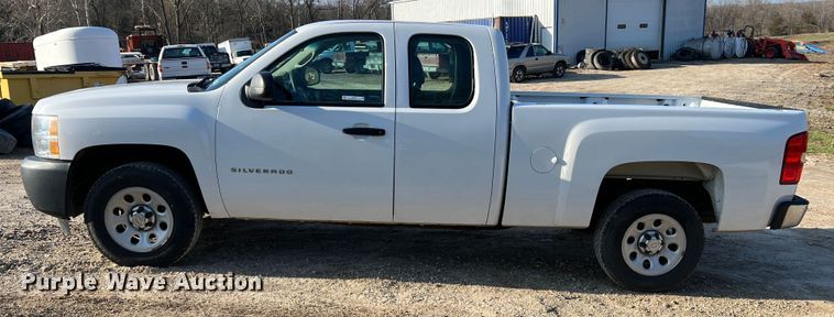 image for item LI9542 2013 Chevrolet Silverado 1500  Ext. Cab pickup truck