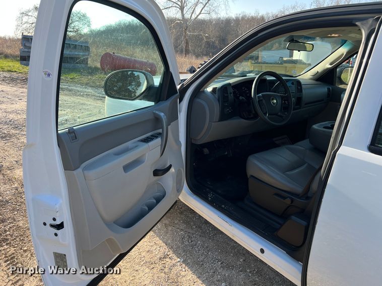 image for item LI9542 2013 Chevrolet Silverado 1500  Ext. Cab pickup truck