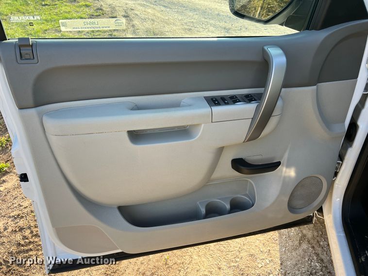 image for item LI9542 2013 Chevrolet Silverado 1500  Ext. Cab pickup truck