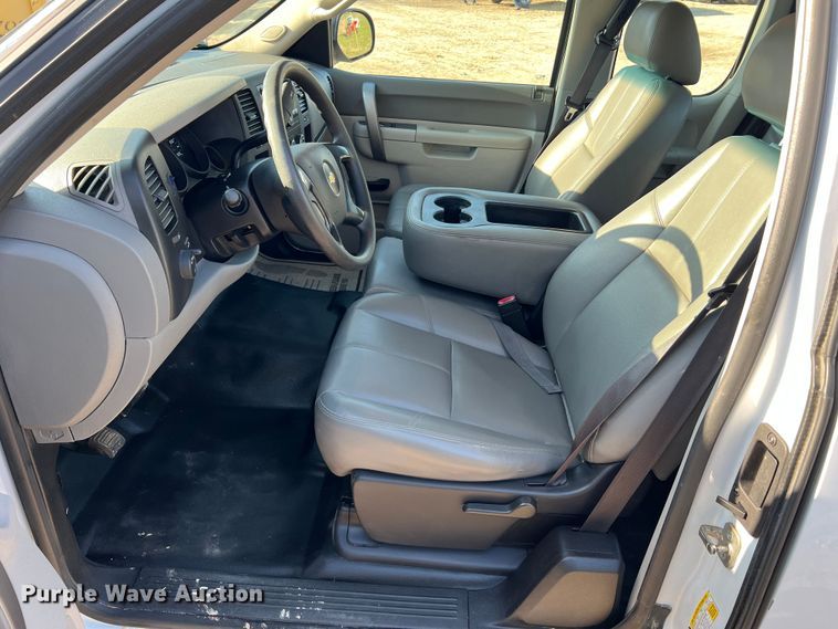 image for item LI9542 2013 Chevrolet Silverado 1500  Ext. Cab pickup truck