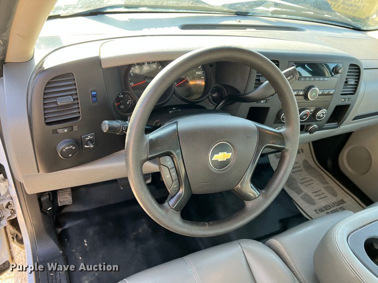 image for item LI9542 2013 Chevrolet Silverado 1500  Ext. Cab pickup truck