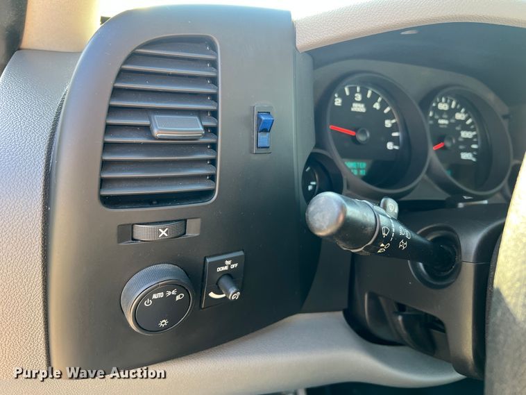 image for item LI9542 2013 Chevrolet Silverado 1500  Ext. Cab pickup truck