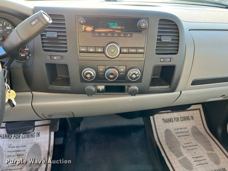 image for item LI9542 2013 Chevrolet Silverado 1500  Ext. Cab pickup truck