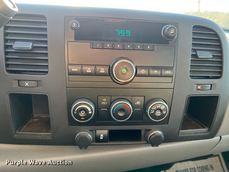 image for item LI9542 2013 Chevrolet Silverado 1500  Ext. Cab pickup truck