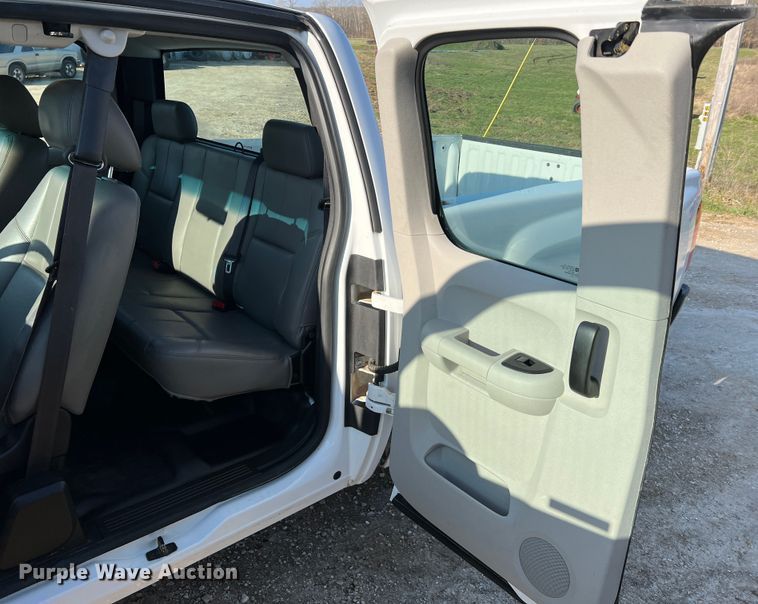 image for item LI9542 2013 Chevrolet Silverado 1500  Ext. Cab pickup truck