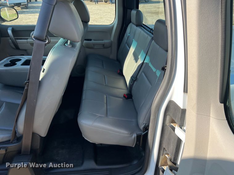 image for item LI9542 2013 Chevrolet Silverado 1500  Ext. Cab pickup truck