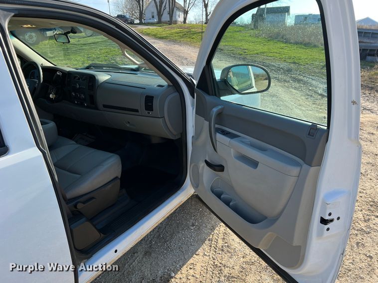 image for item LI9542 2013 Chevrolet Silverado 1500  Ext. Cab pickup truck