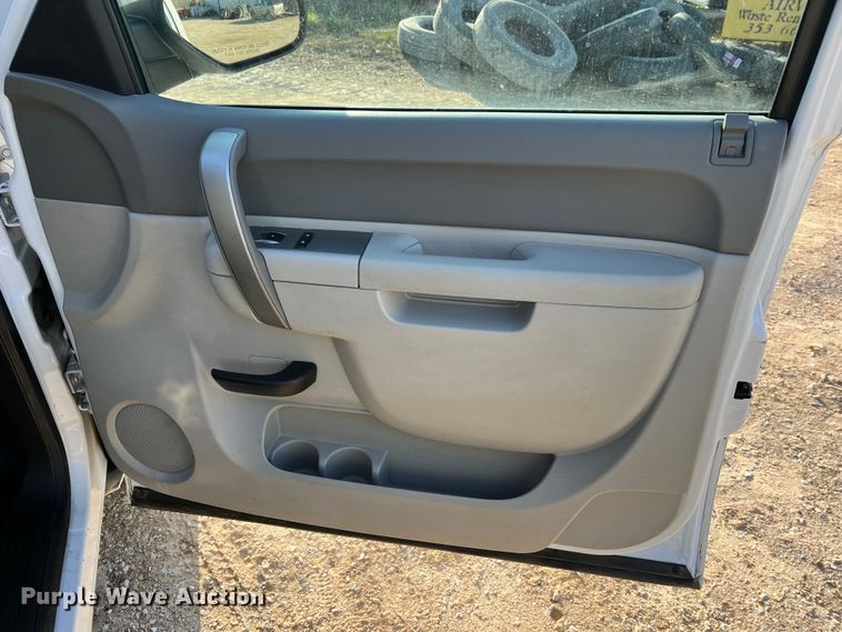 image for item LI9542 2013 Chevrolet Silverado 1500  Ext. Cab pickup truck