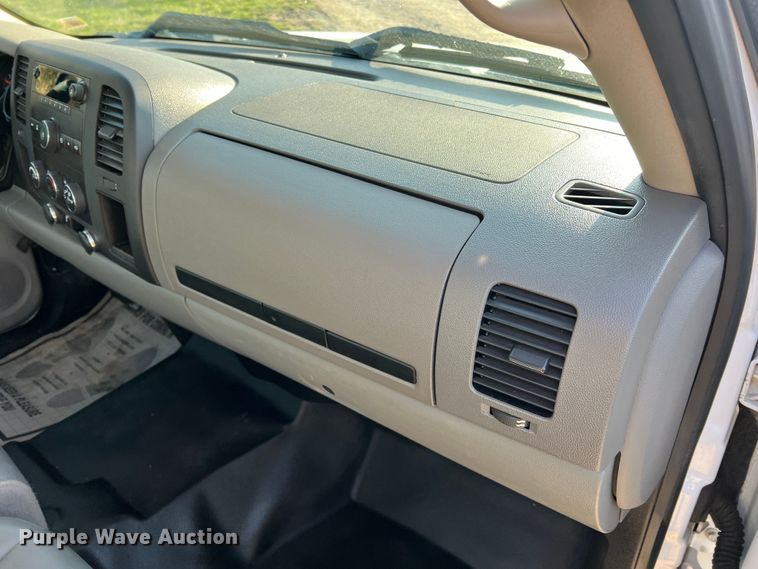 image for item LI9542 2013 Chevrolet Silverado 1500  Ext. Cab pickup truck