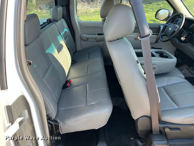 image for item LI9542 2013 Chevrolet Silverado 1500  Ext. Cab pickup truck