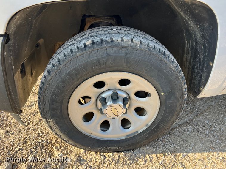 image for item LI9542 2013 Chevrolet Silverado 1500  Ext. Cab pickup truck