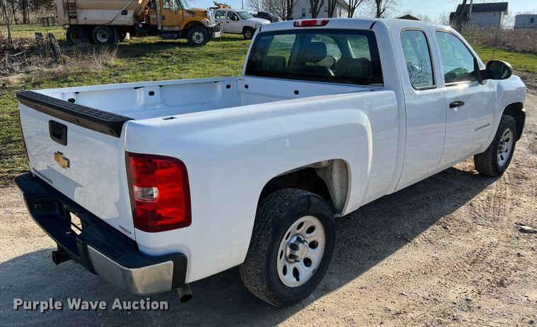 image for item LI9543 2013 Chevrolet Silverado 1500  Ext. Cab pickup truck