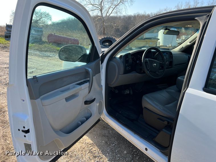 image for item LI9543 2013 Chevrolet Silverado 1500  Ext. Cab pickup truck