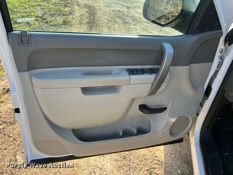 image for item LI9543 2013 Chevrolet Silverado 1500  Ext. Cab pickup truck