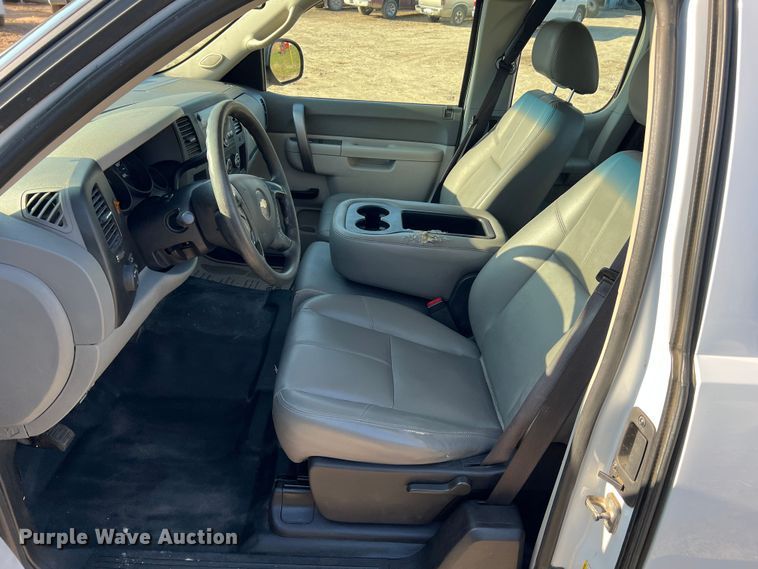 image for item LI9543 2013 Chevrolet Silverado 1500  Ext. Cab pickup truck